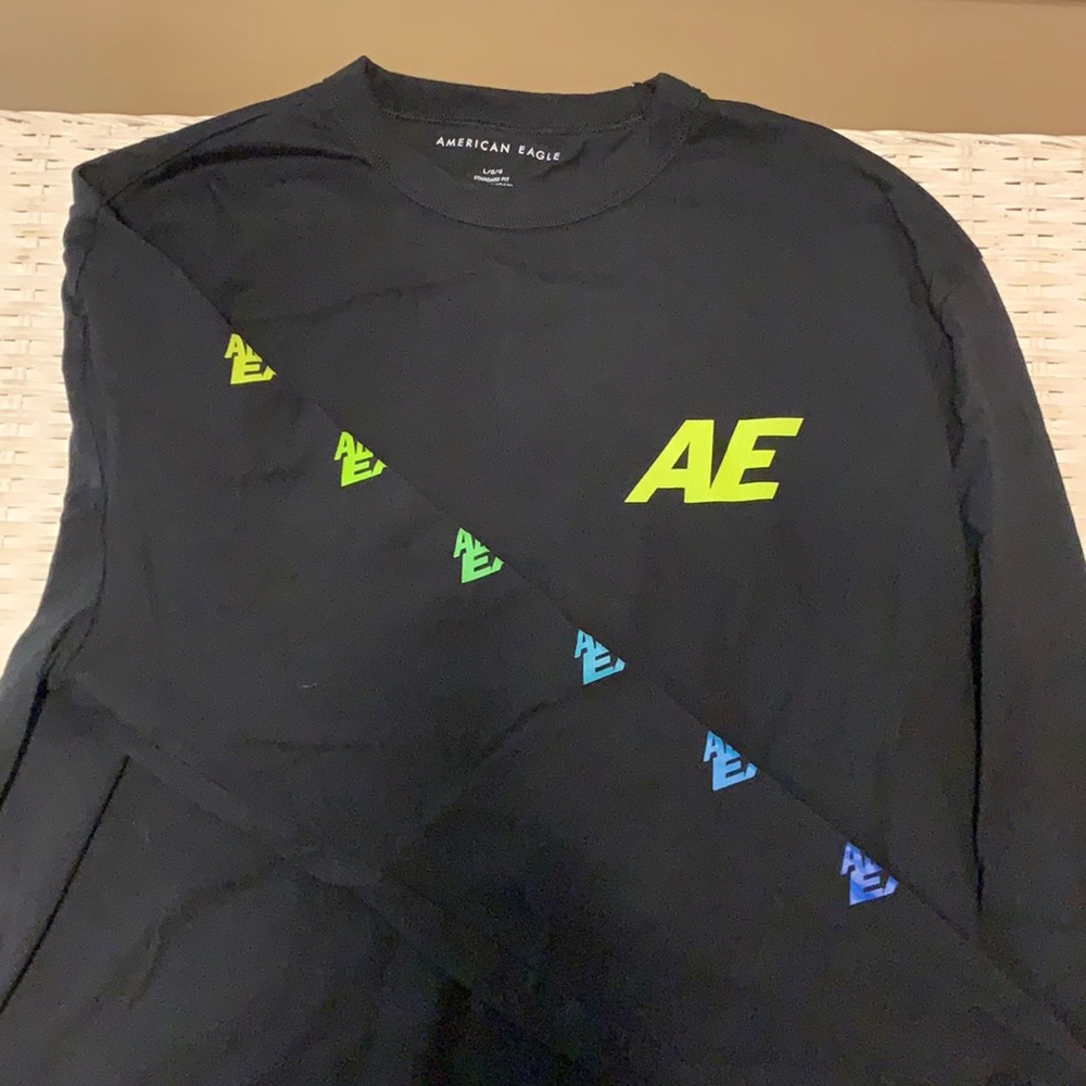Men’s American Eagle Large shirt